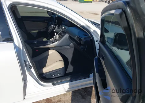 2017 Lexus Is 200T z USA, uszkodzony, nr VIN JTHBA1D2XH5040834